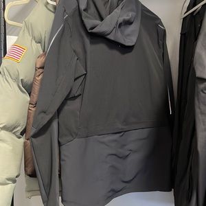 Lululemon black windbreaker